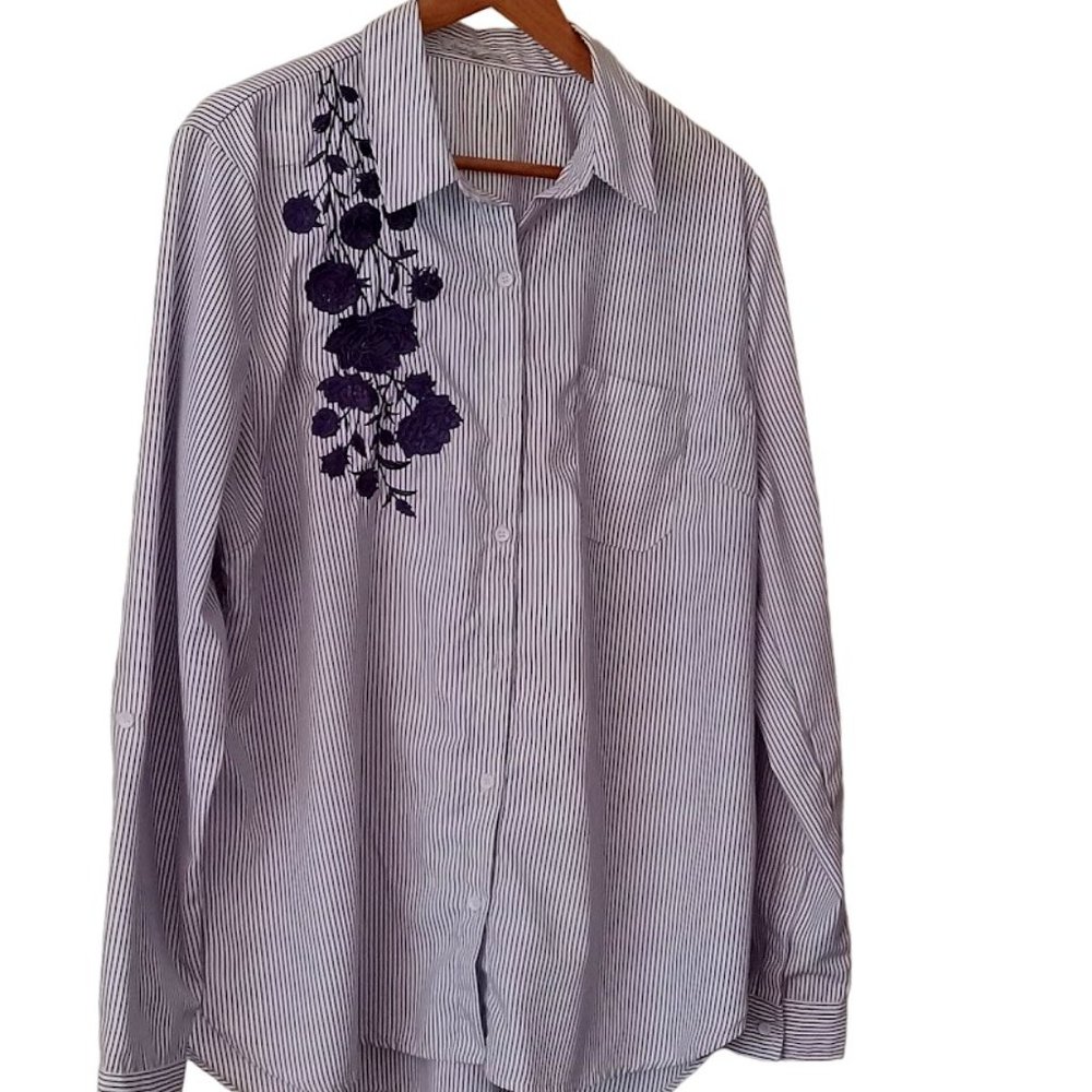 EUC | Charlotte Russe | Blue pinstripe | Longsleeve blouse | Roses | Size: XL